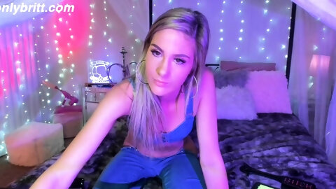 Small Titted Babe Toys Her Pussy On Webcam